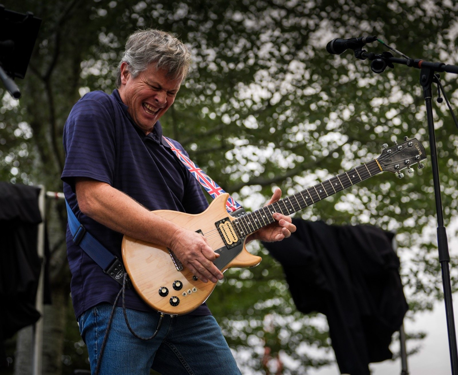 Live music photography — guitarist performing