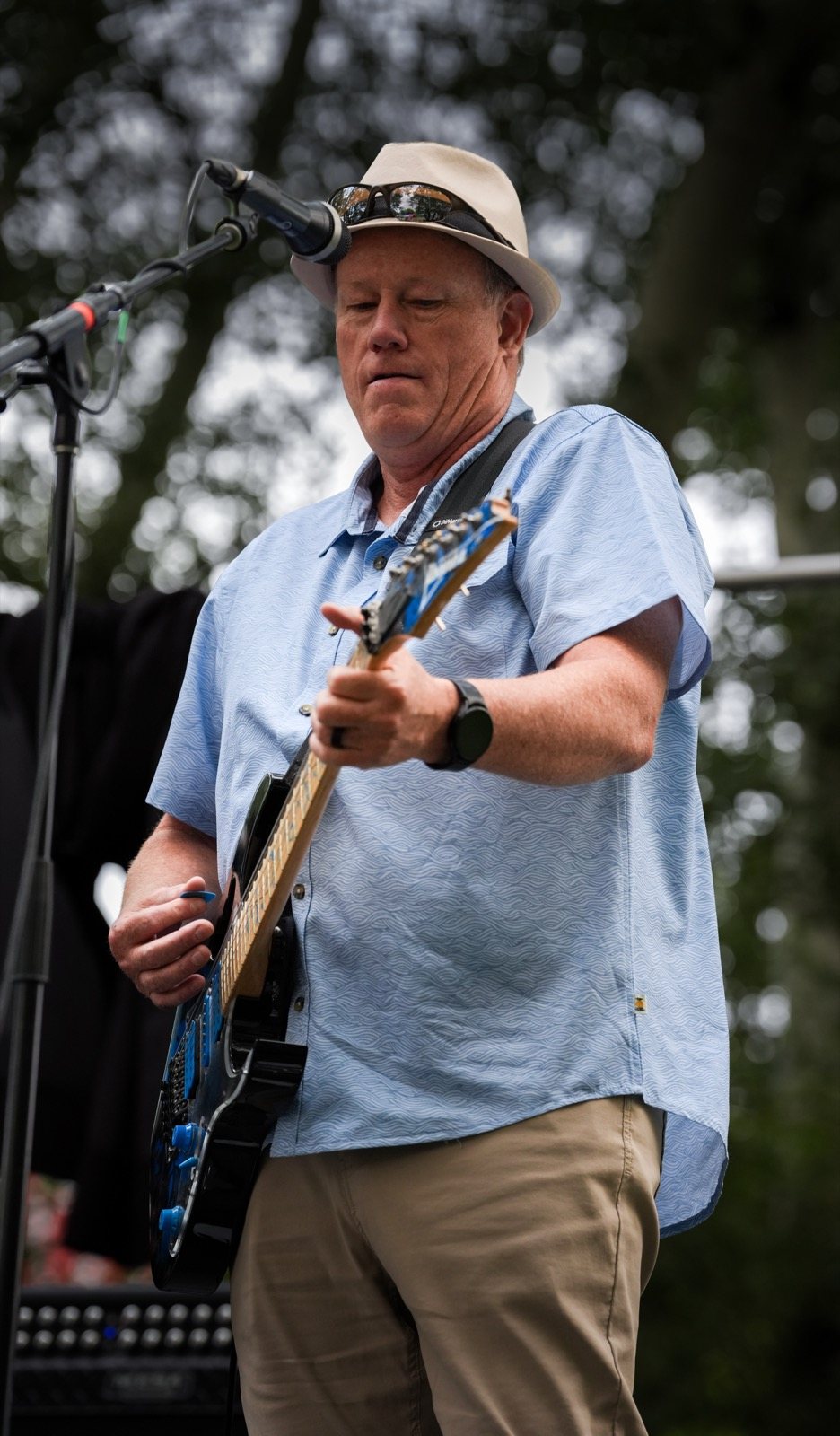 Live music photography — guitarist on stage